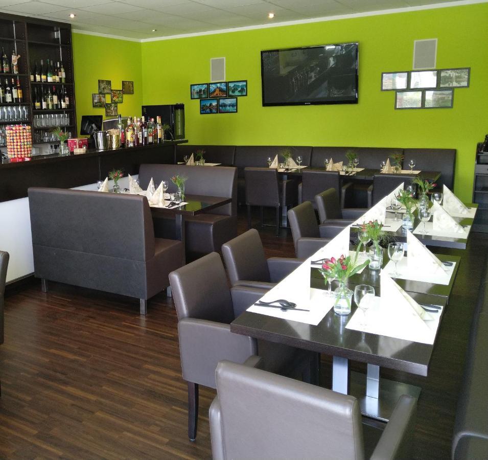 Pliening Hotel Koeniger מראה חיצוני תמונה