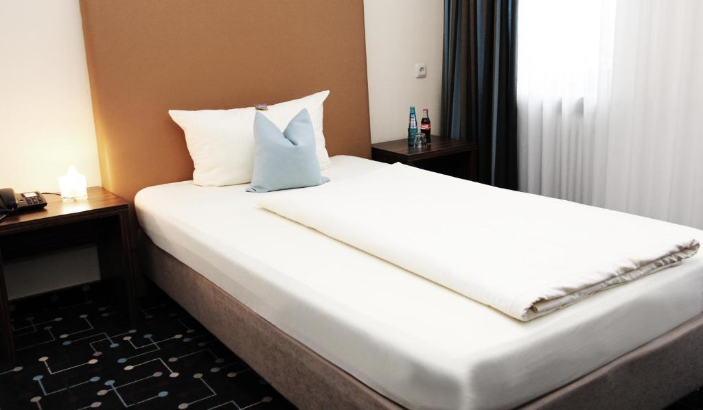Pliening Hotel Koeniger מראה חיצוני תמונה