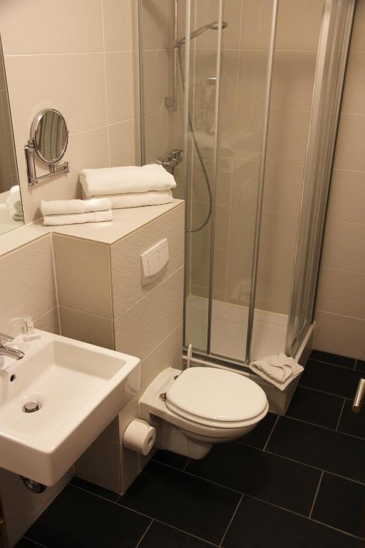 Pliening Hotel Koeniger מראה חיצוני תמונה