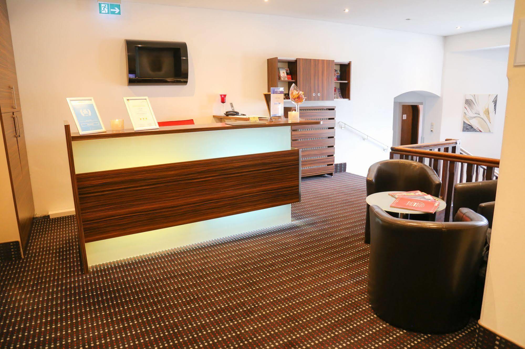 Pliening Hotel Koeniger מראה חיצוני תמונה