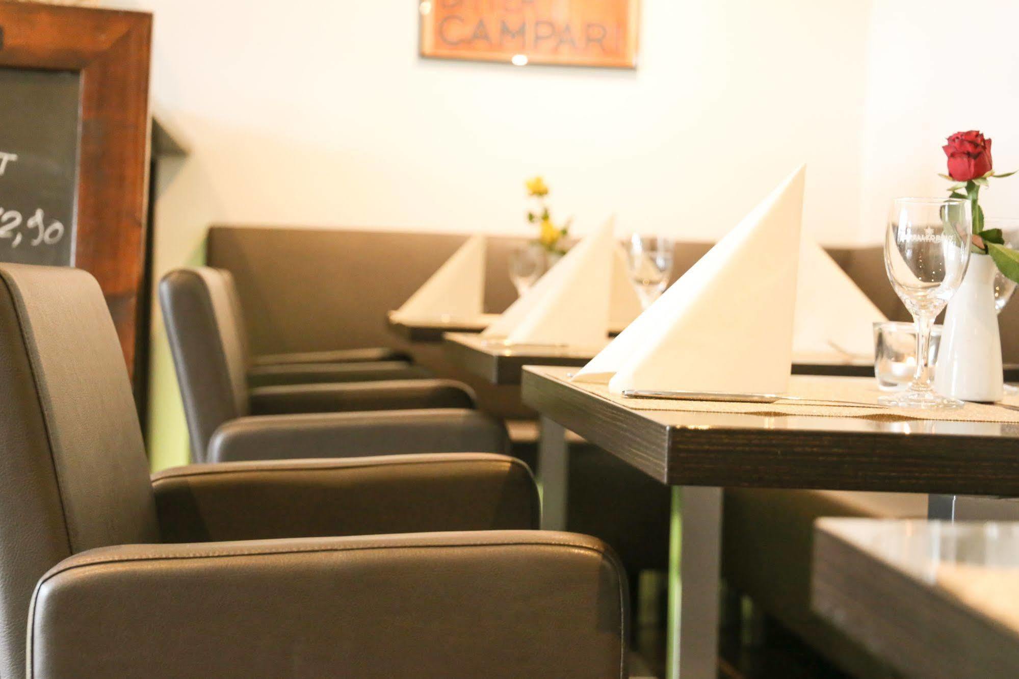 Pliening Hotel Koeniger מראה חיצוני תמונה