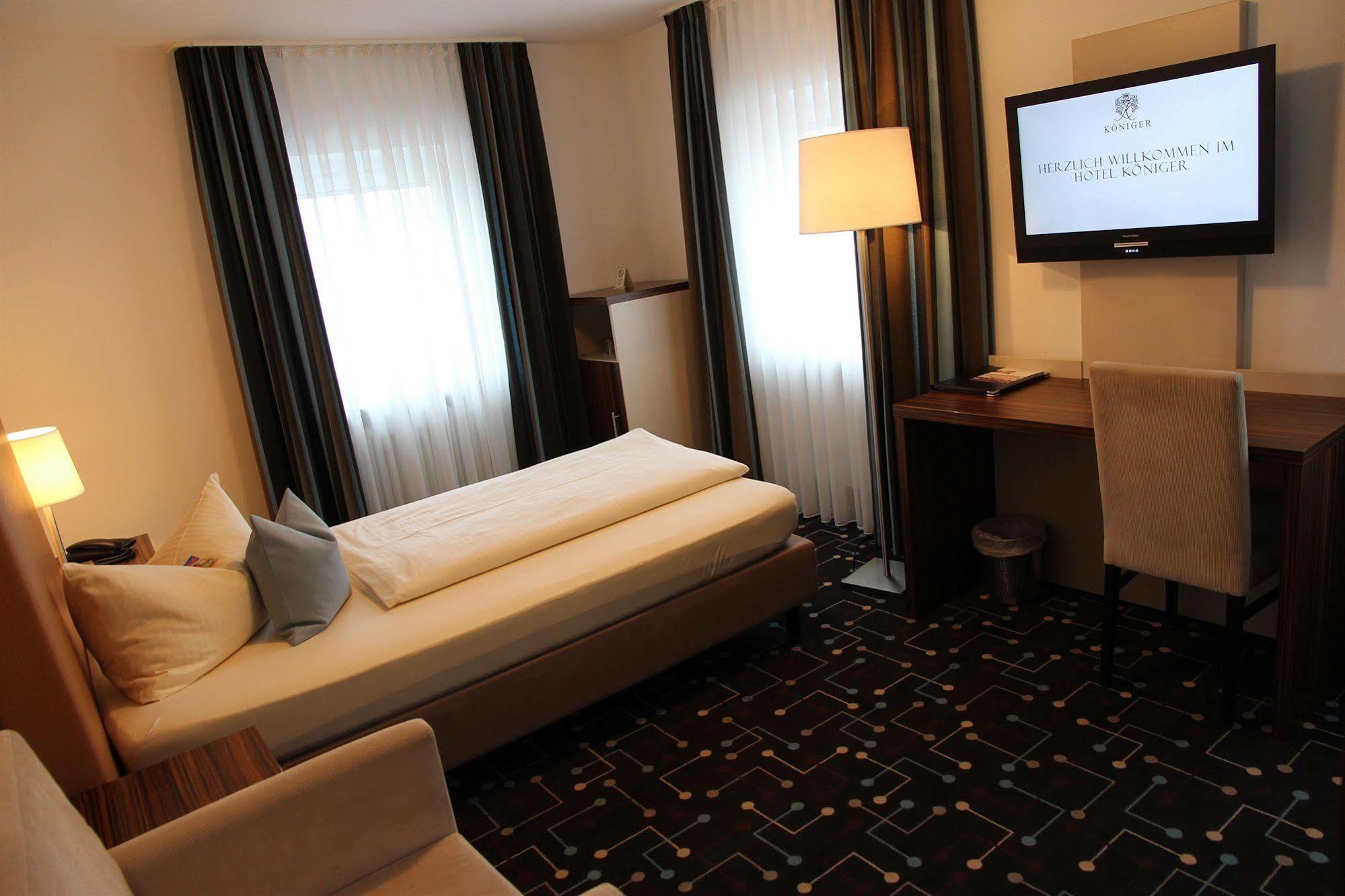 Pliening Hotel Koeniger מראה חיצוני תמונה