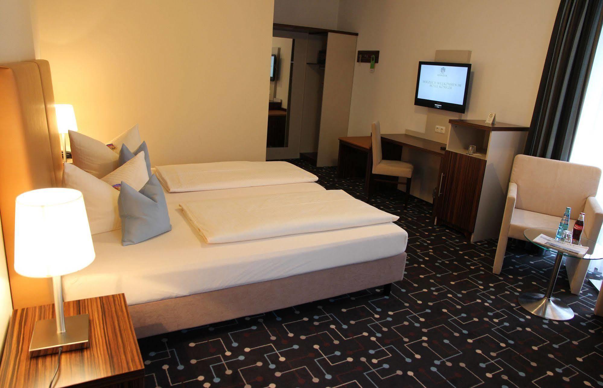 Pliening Hotel Koeniger מראה חיצוני תמונה