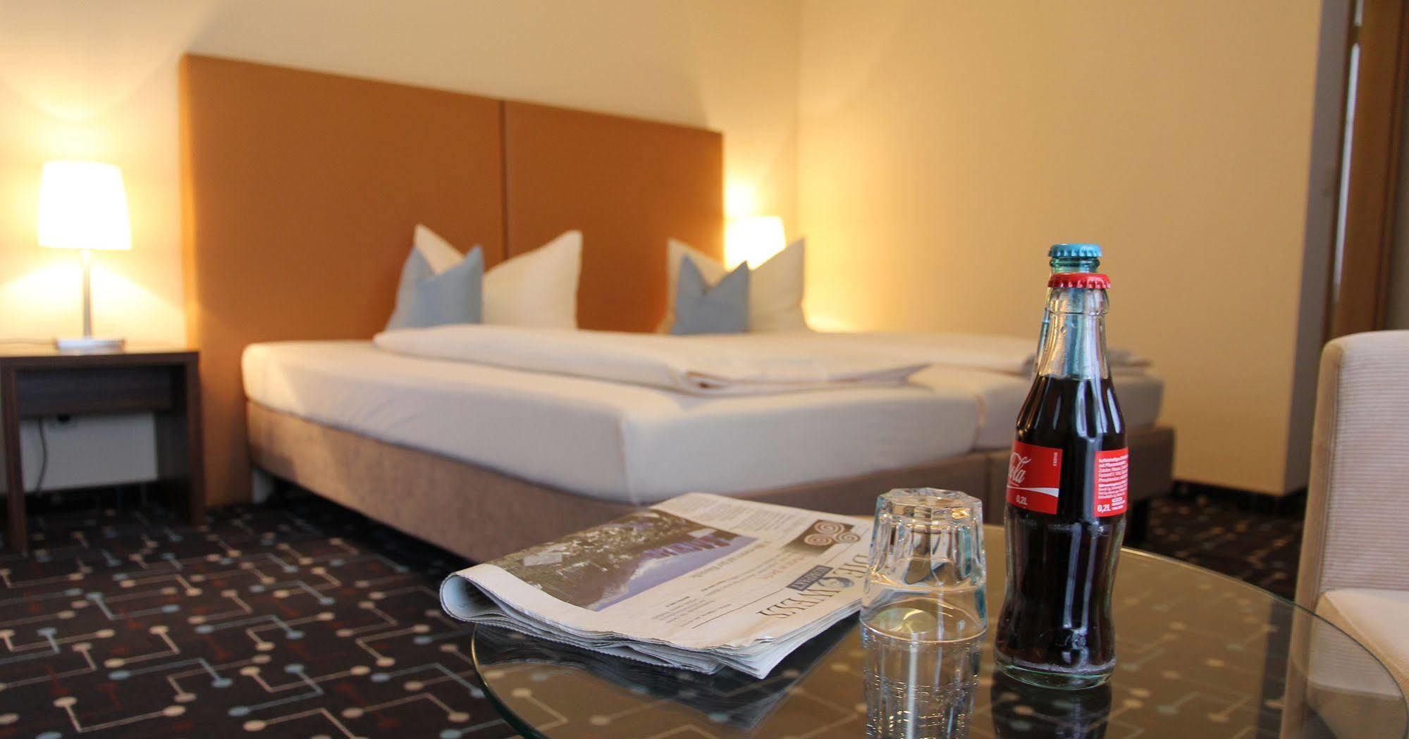 Pliening Hotel Koeniger מראה חיצוני תמונה