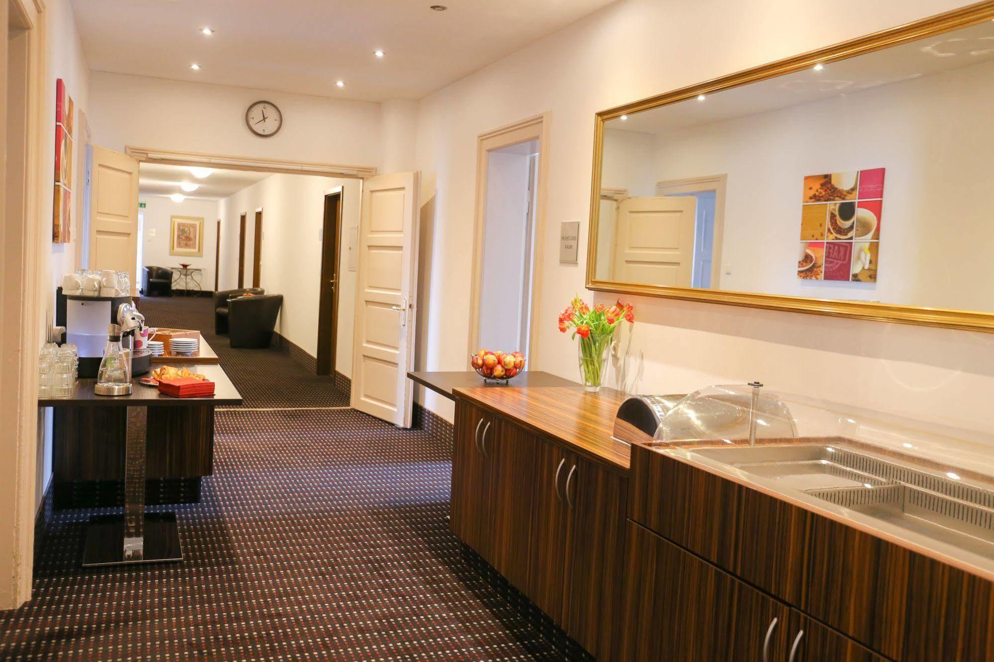 Pliening Hotel Koeniger מראה חיצוני תמונה