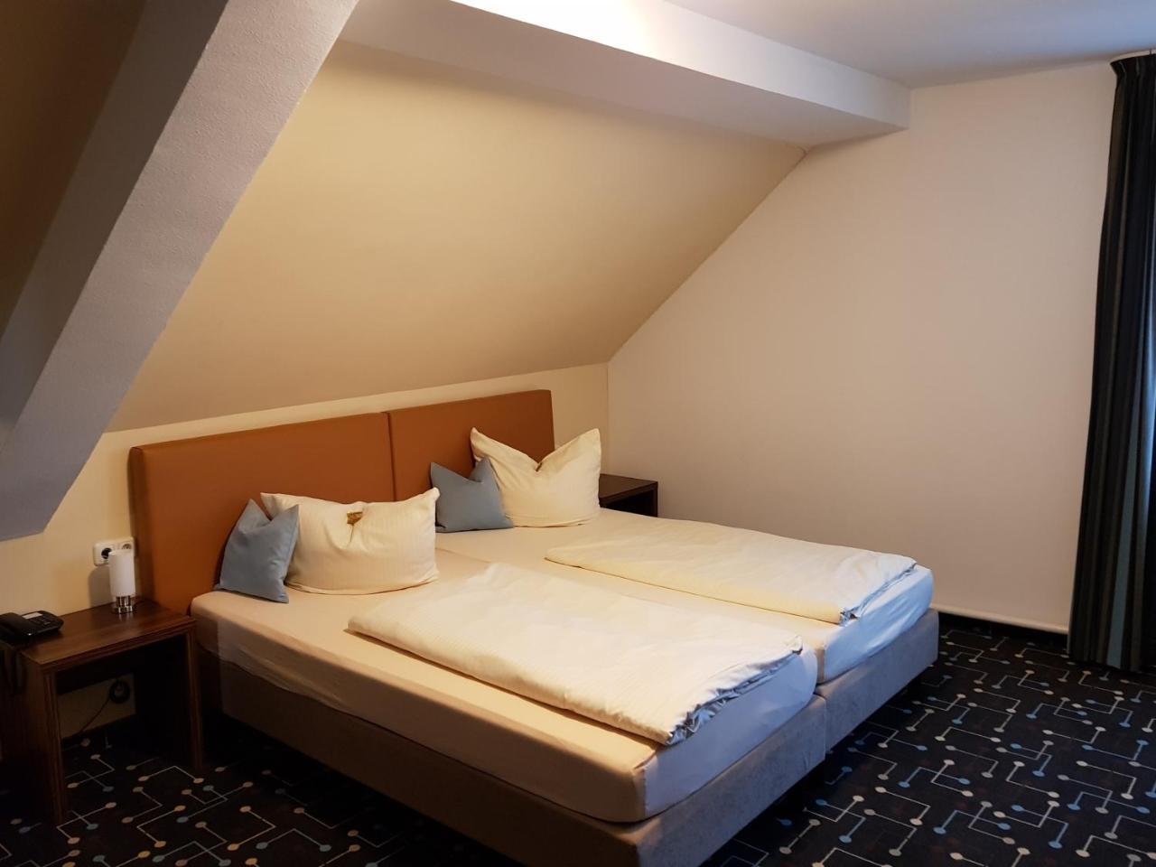 Pliening Hotel Koeniger מראה חיצוני תמונה