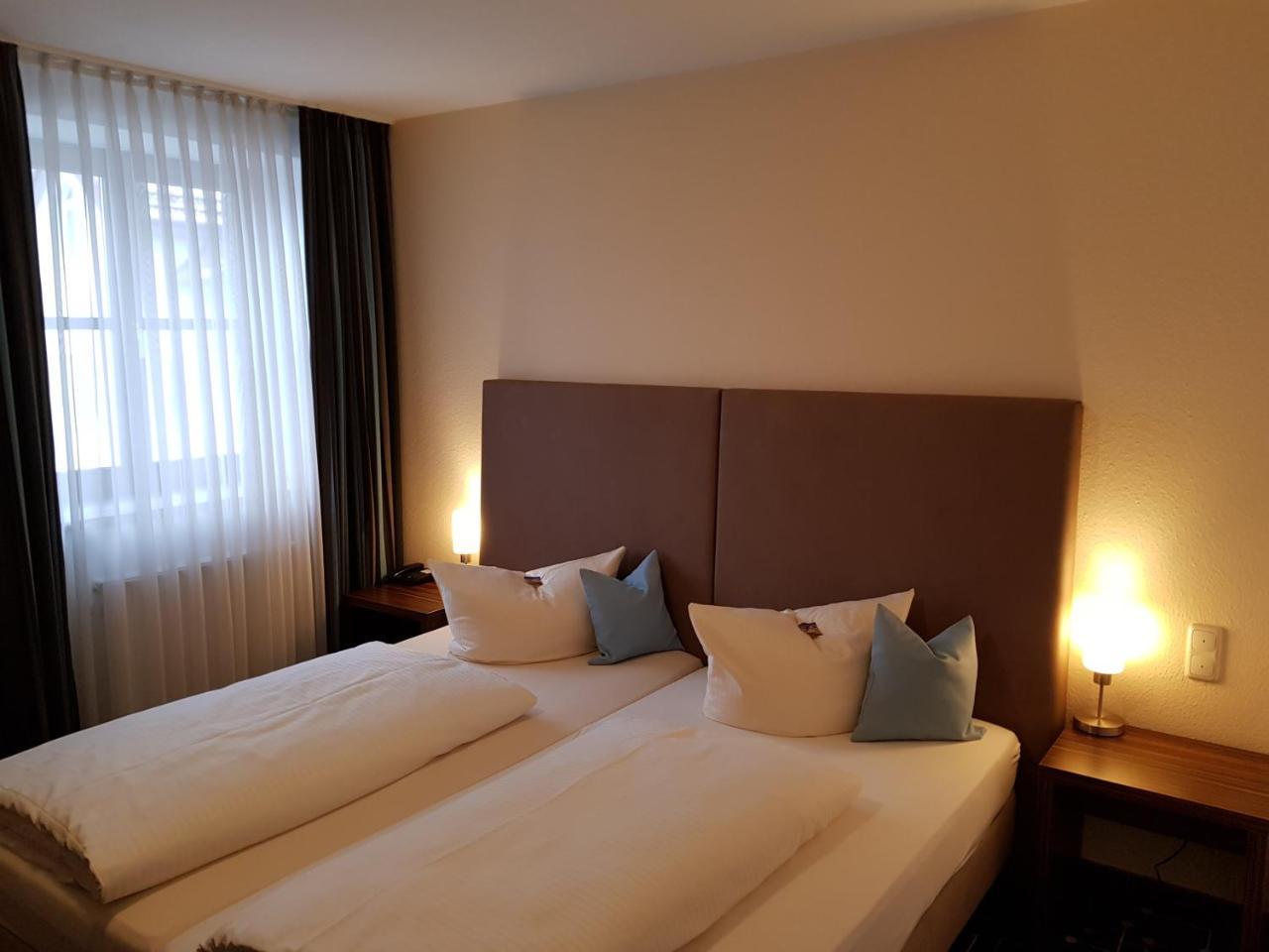 Pliening Hotel Koeniger מראה חיצוני תמונה