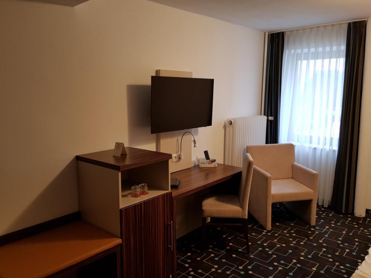 Pliening Hotel Koeniger מראה חיצוני תמונה