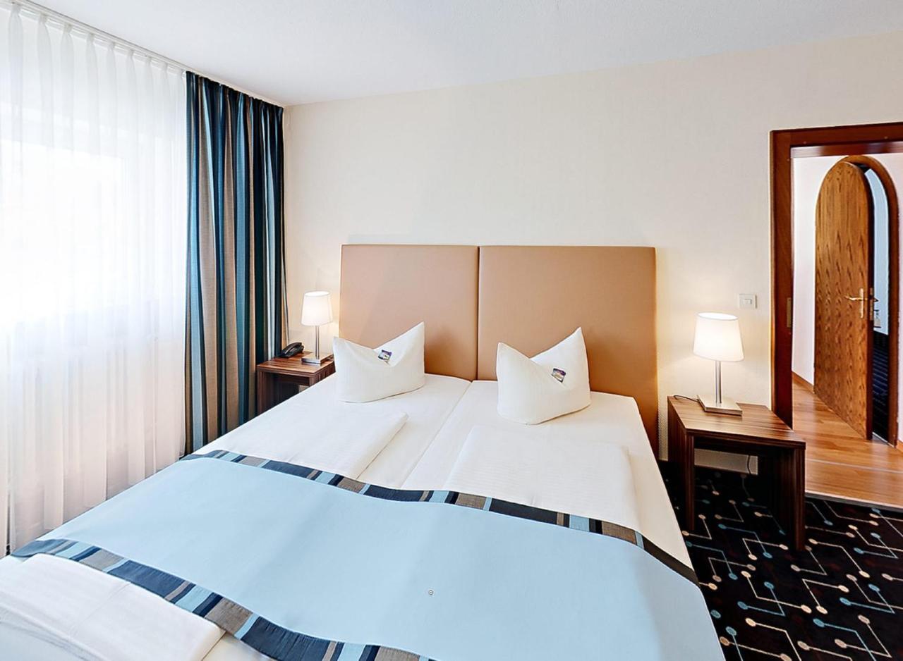 Pliening Hotel Koeniger מראה חיצוני תמונה