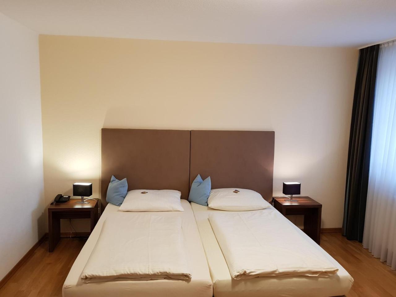 Pliening Hotel Koeniger מראה חיצוני תמונה