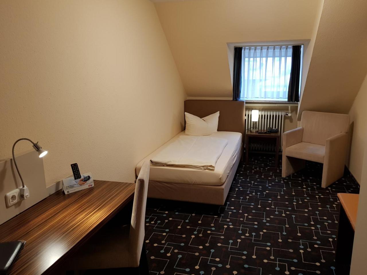 Pliening Hotel Koeniger מראה חיצוני תמונה
