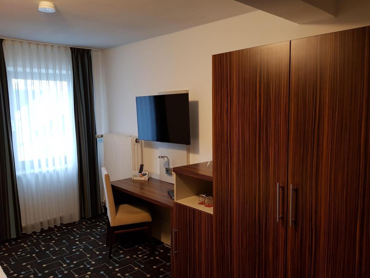 Pliening Hotel Koeniger מראה חיצוני תמונה