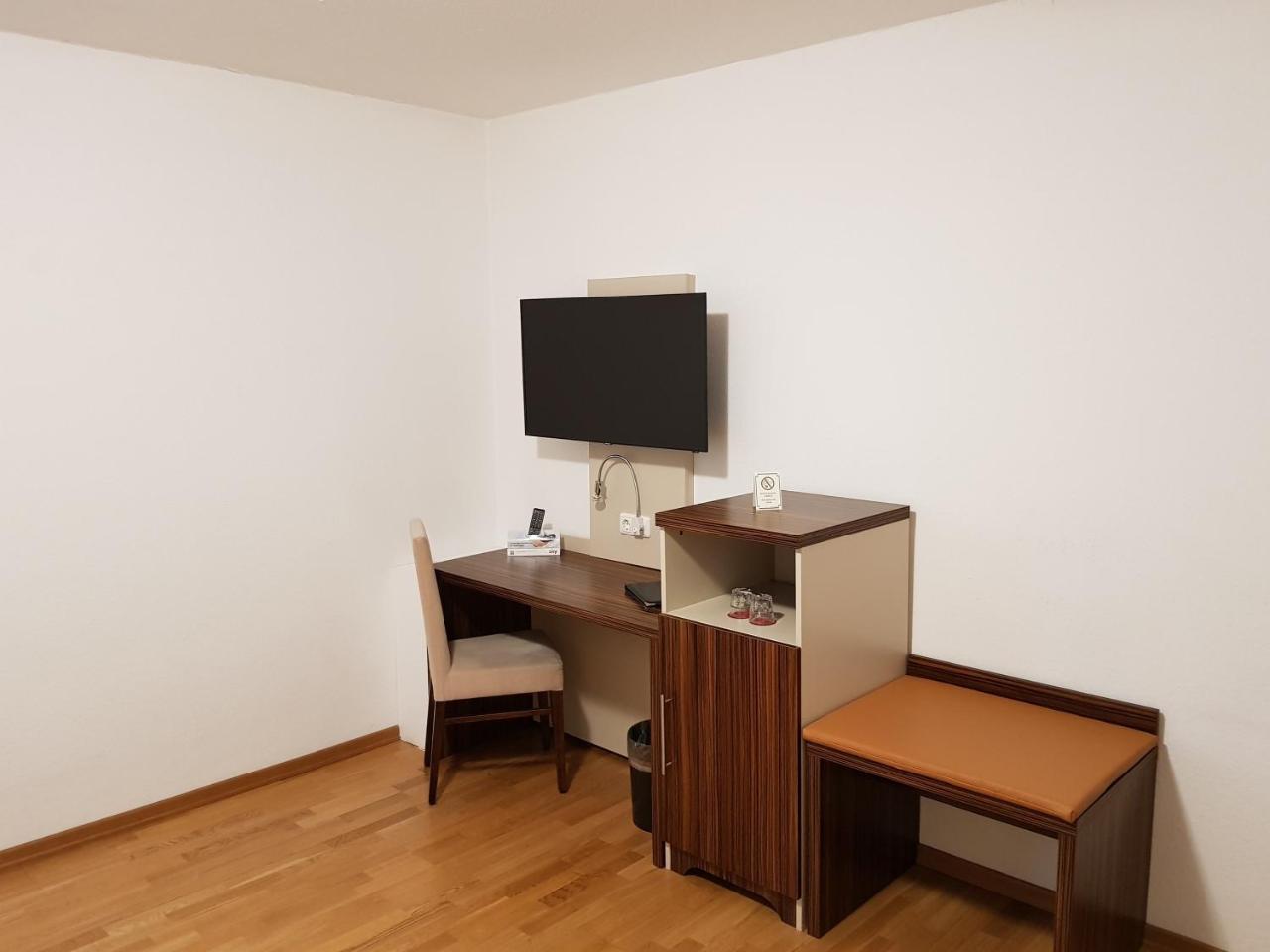 Pliening Hotel Koeniger מראה חיצוני תמונה