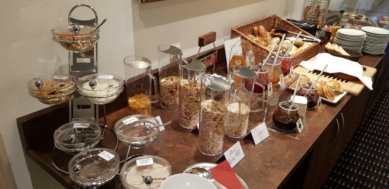 Pliening Hotel Koeniger מראה חיצוני תמונה
